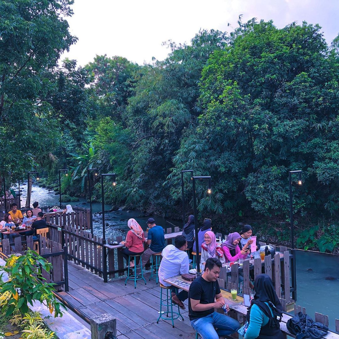 New River Moon Klaten Review Harga Tiket Menu Dan Lokasi Travelandword