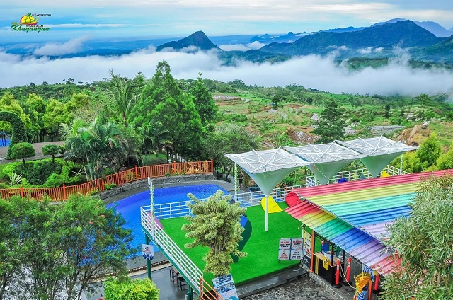 taman sakura di villa khayangan (foto via ig villa_khayangan_bogor)