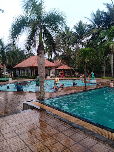 fasilitas kolam renang villa laut biru ikpt
