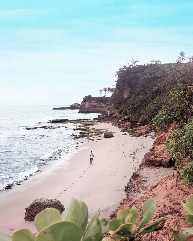 lokasi pantai karang gantungan sukabumi