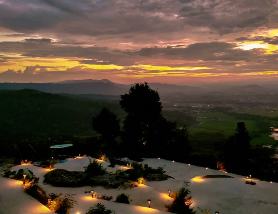 Obelix Hills Sunset View Jogja - Review Lokasi Dan Harga Tiket