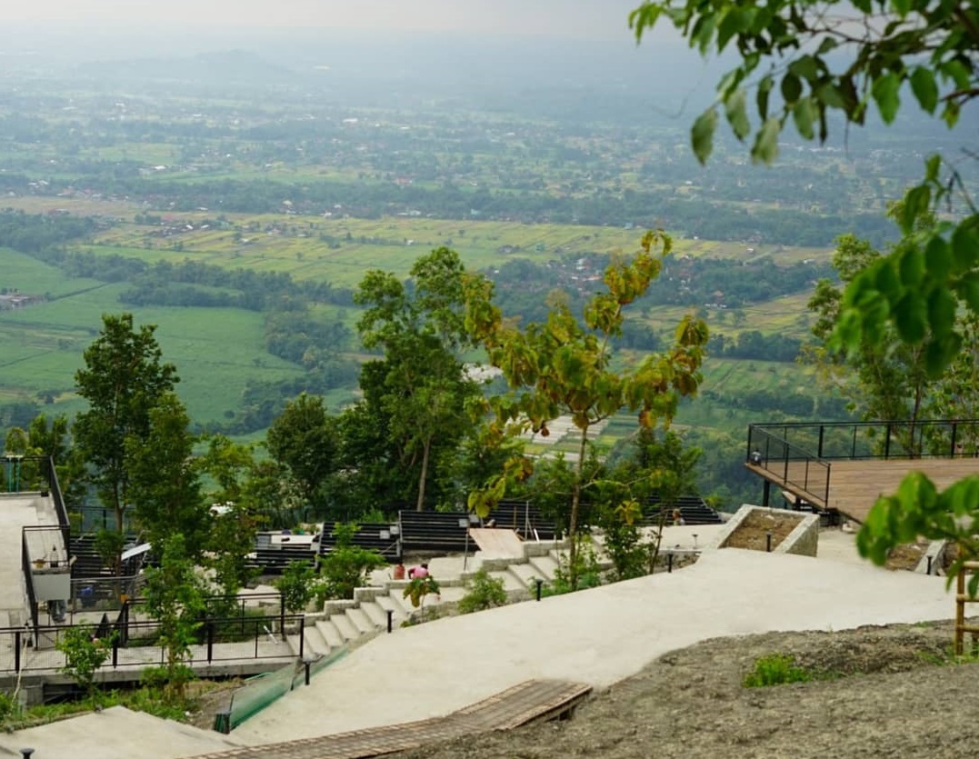 Obelix Hills Jogja, Harga Tiket Dan Wahana April 2024 - Travelandword