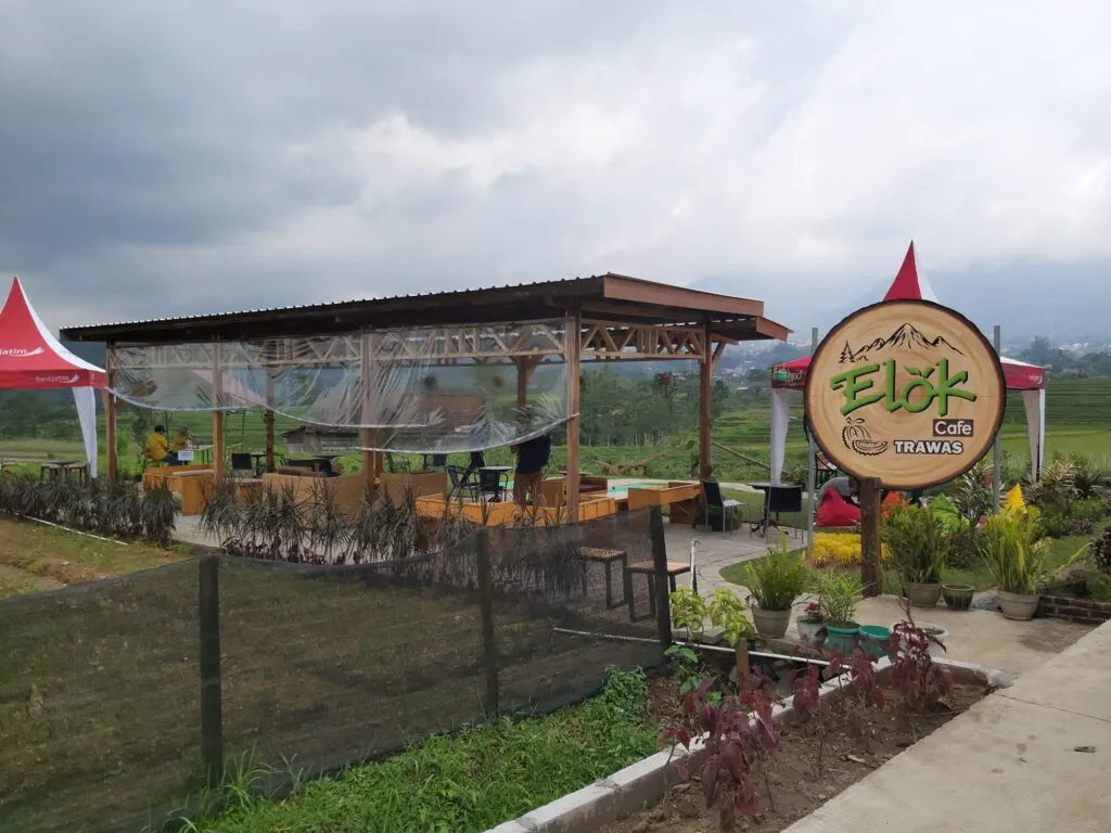 lokasi elok cafe trawas