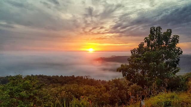 sunrise di puncak jowin via @winongkalidawir