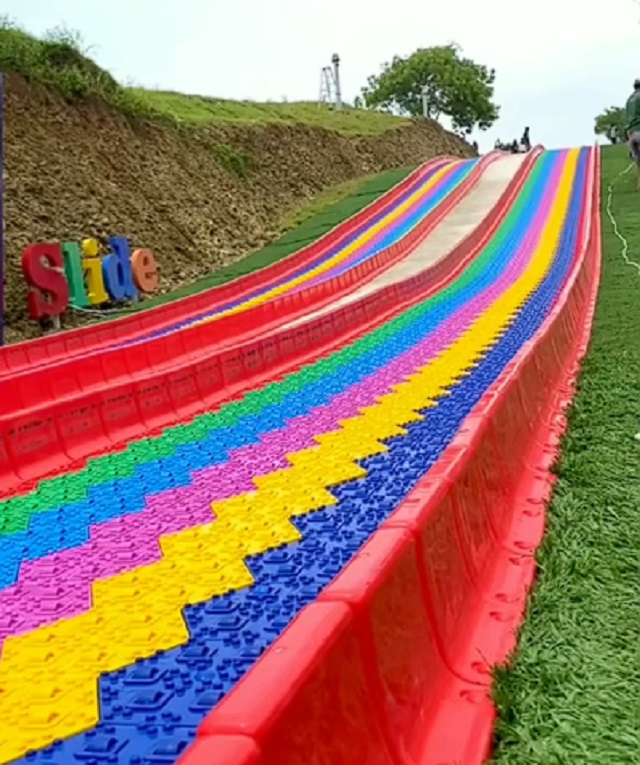 wahana rainbow slide di pitris ocean view