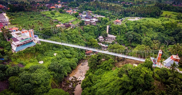 jembatan kaca bali terpanjang se asia tenggara (pict via ig @sevendrone)