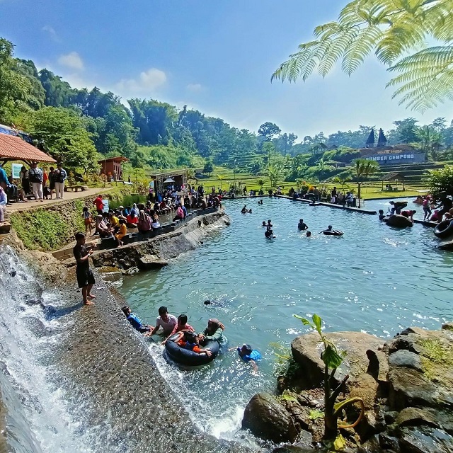 wisata kolam sumber gempong (via ig @mojokertojalanjalan)