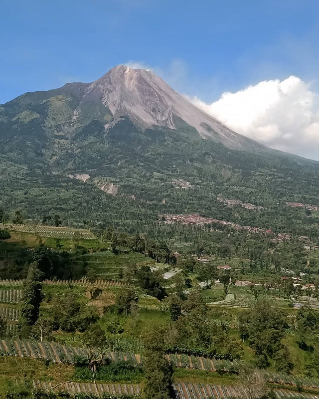 view gunung merapi foto via ig @tol_kayangan_surodadi