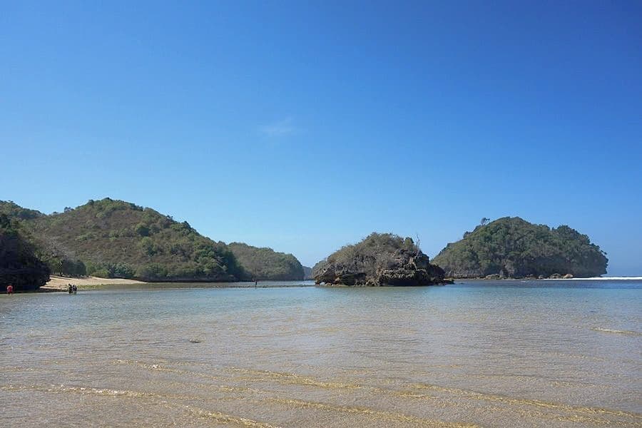 pantai gatra malang