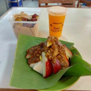 Rujak Kolam Makanan Khas Medan