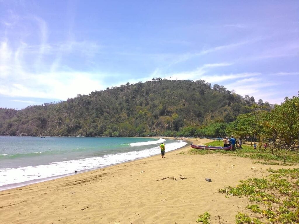 pantai sipelot malang