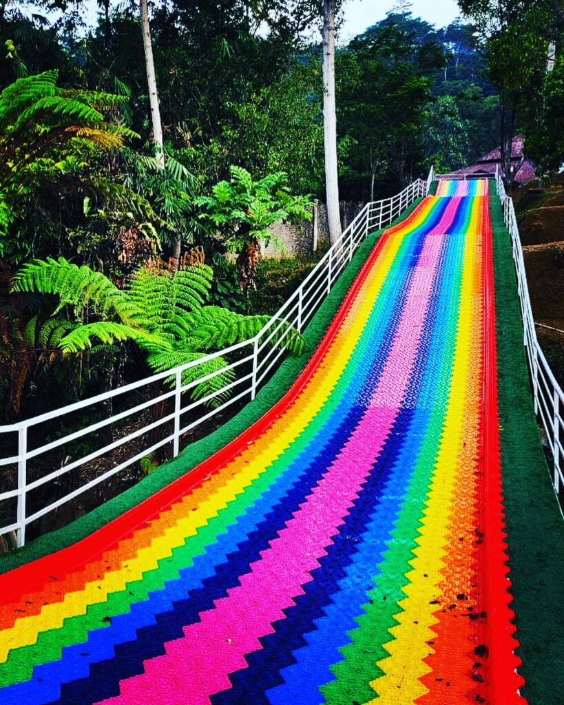 wahana rainbow slide