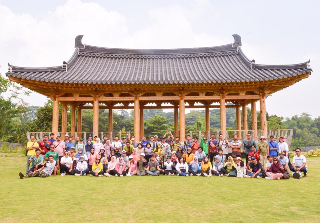 bangunan bergaya korea di taman k land pandaan