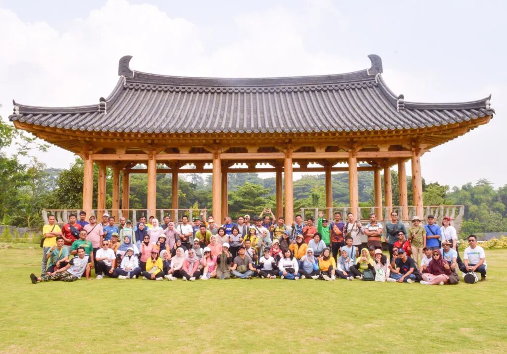 bangunan bergaya korea di taman k land pandaan