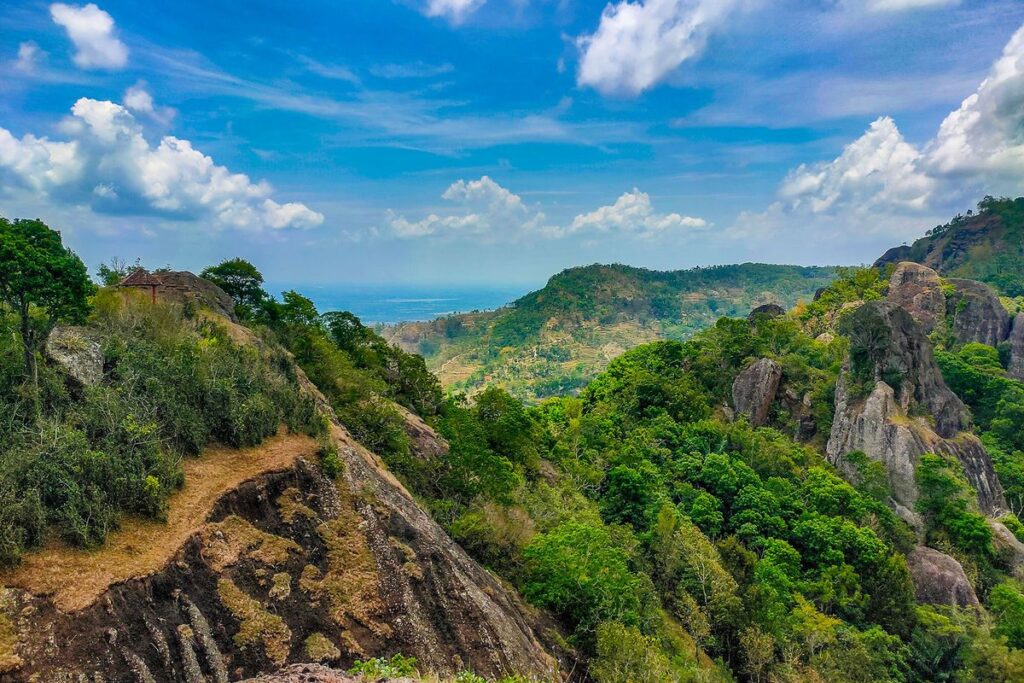 Sejarah Gunung Api Purba Nglanggeran, Sensasi Mendaki Gunung Api Purba Nglanggeran Berusia Jutaan Tahun