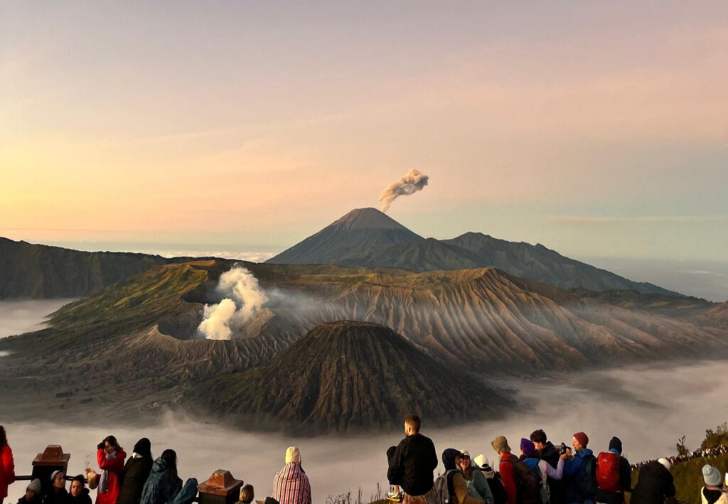 Keindahan Gunung Bromo, Destinasi Wisata Alam yang Wajib Dikunjungi di Jawa Timur - Gelora Jatim