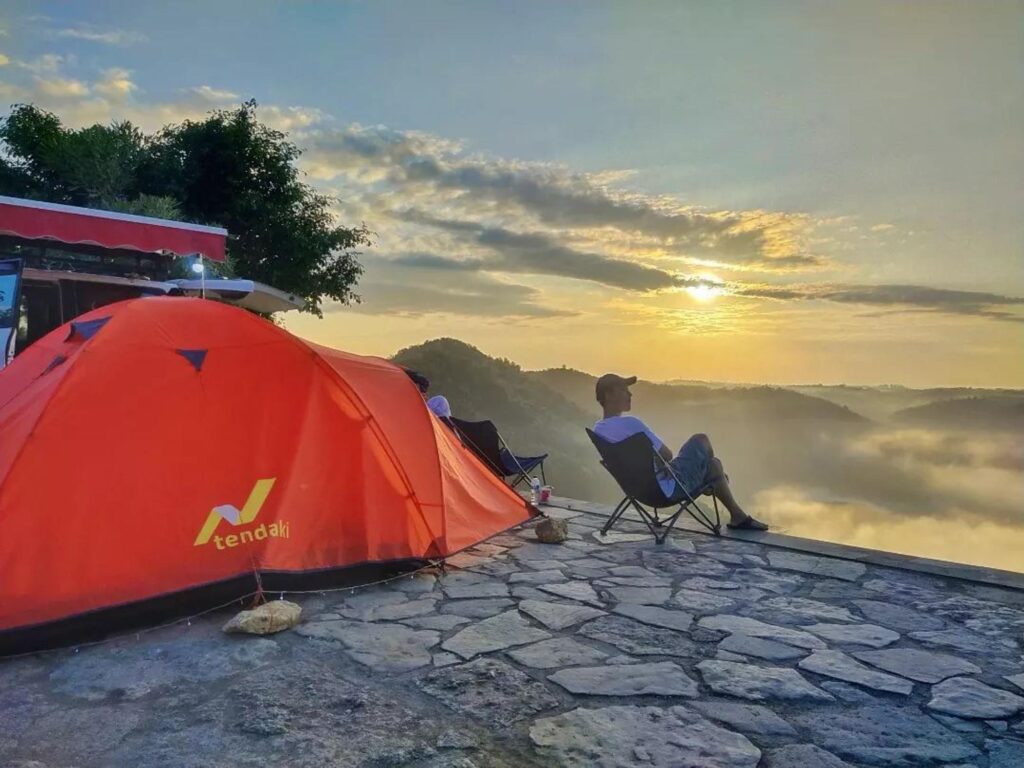  Camping di Tebing Batu Watu Mabur Harga Tiket, Rute, dan Info