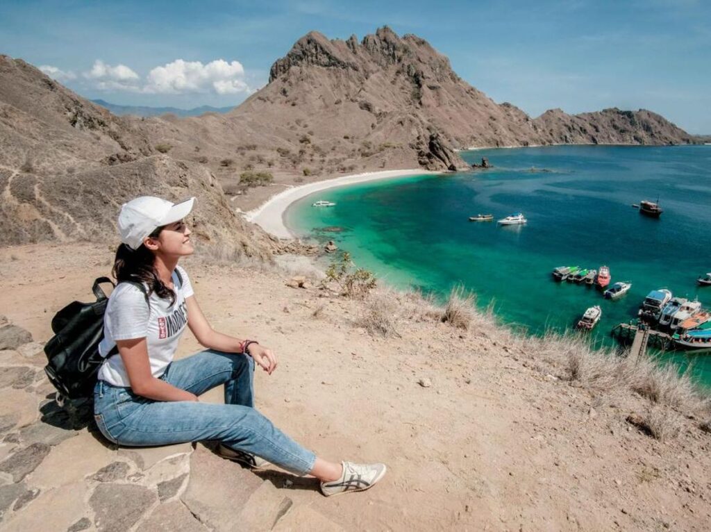 Lewati 817 Anak Tangga Nikmati Keindahan Pulau Padar