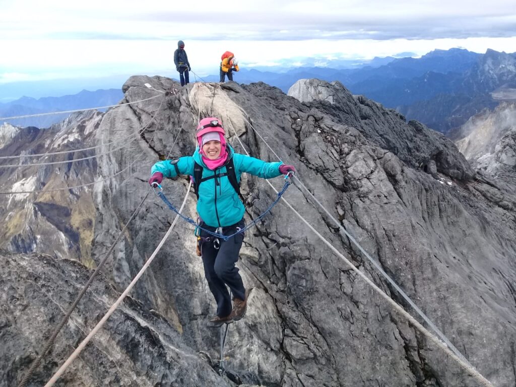 Menikmati Serpihan Surga di Puncak Cartenz – IMAJI PAPUA