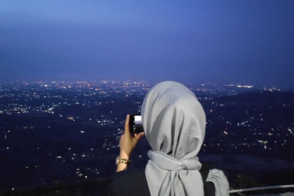 Romantisnya Puncak Becici, Lokasi Melihat Senja dan Kerlip Yogyakarta