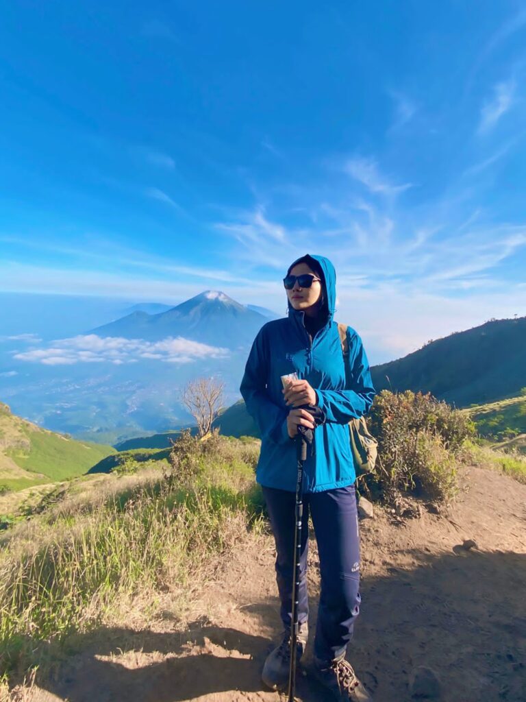 Gunung Sumbing Si Cantik yang Menantang Buat Para Cewek Tangguh - DailyLife