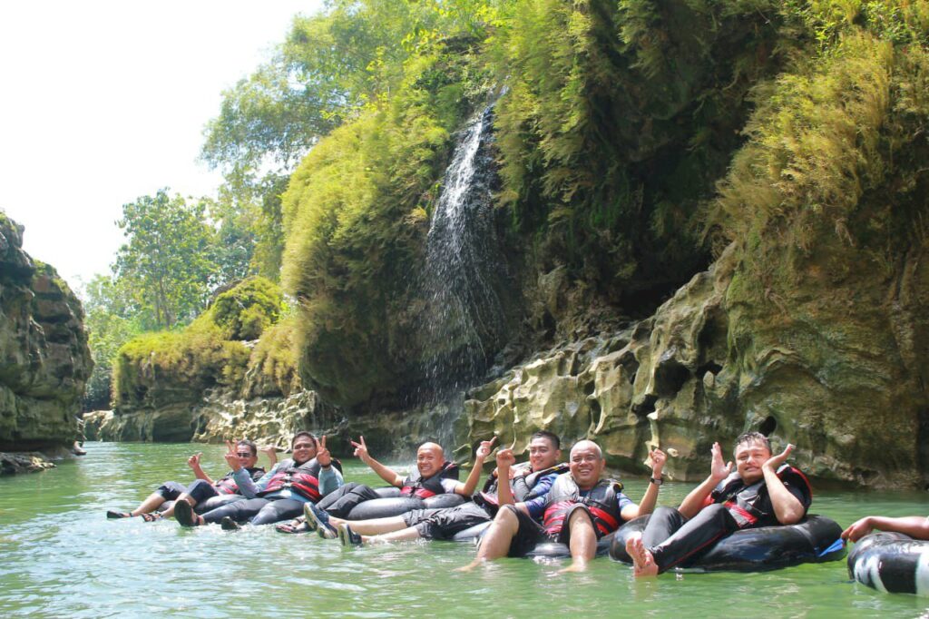 Seru Sekali, Wisata Susur Sungai Oyo Dengan View Menakjubkan