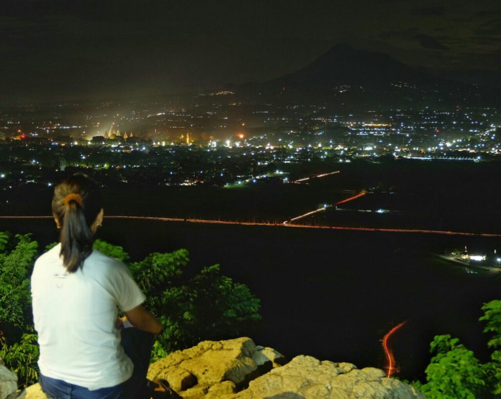 Spot Riyadi, Tempat Memandang Megahnya Prambanan dari Ketinggian