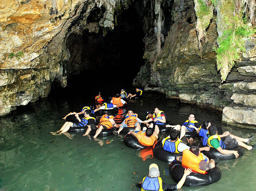 Wisata Gua Paling Eksotis di Indonesia, Surga bagi Pecinta Caving