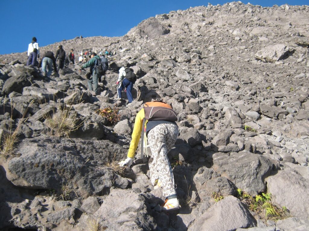 Pendakian Gunung Merapi - Menggapai Puncak Garuda ~ abesagara