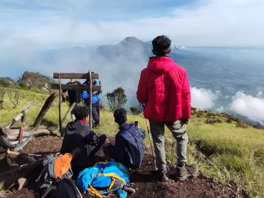 Serunya Mendaki Gunung Sumbing via Batursari Kledung, Penuh Tantangan dan Berbau Mistis