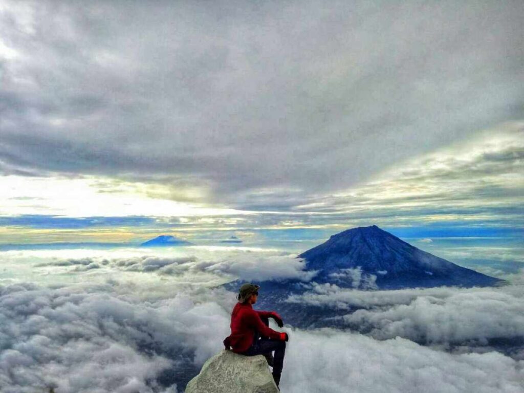 2 Jalur Pendakian Gunung Sindoro yang Populer di Kalangan Petualang