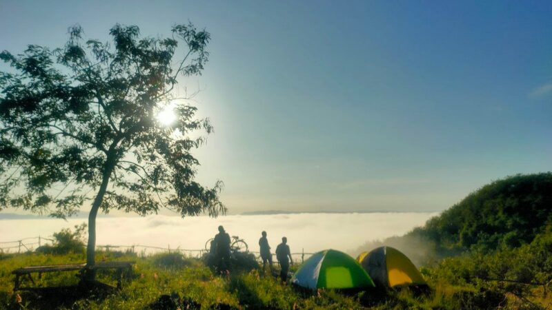 Camping di Stone Park Turunan Gunungkidul Dapat Milkiway dan Sunrise