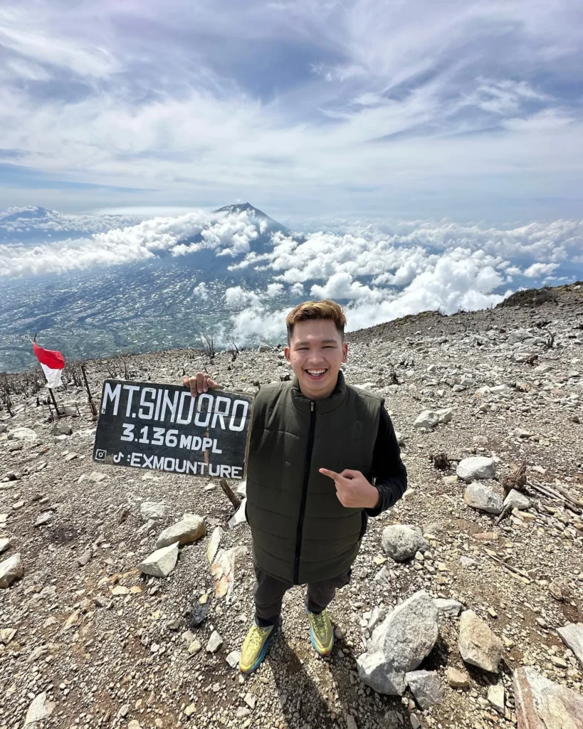 Gunung Sindoro Lokasi, Akses dan Harga Tiket Masuk 2025