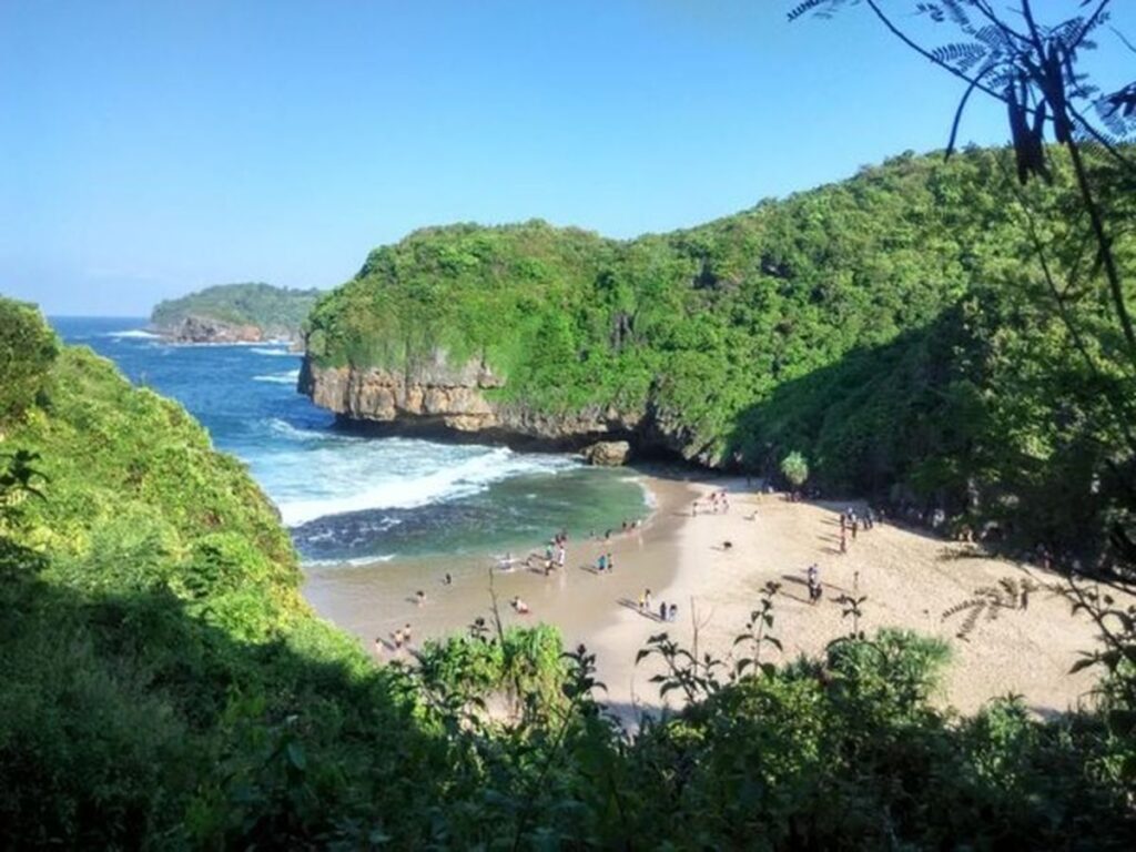 Tips Kemping di Pantai Greweng Gunungkidul